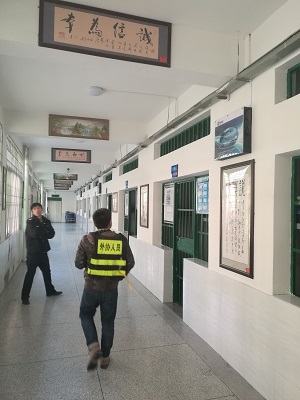 我司技术人员检验手机信号屏蔽器