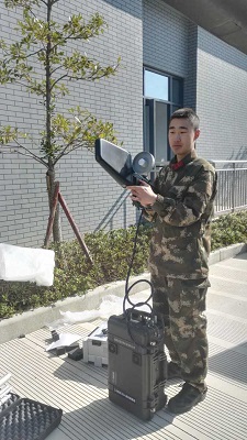 图片关键词 现场实操无人机滋扰器的武警同道